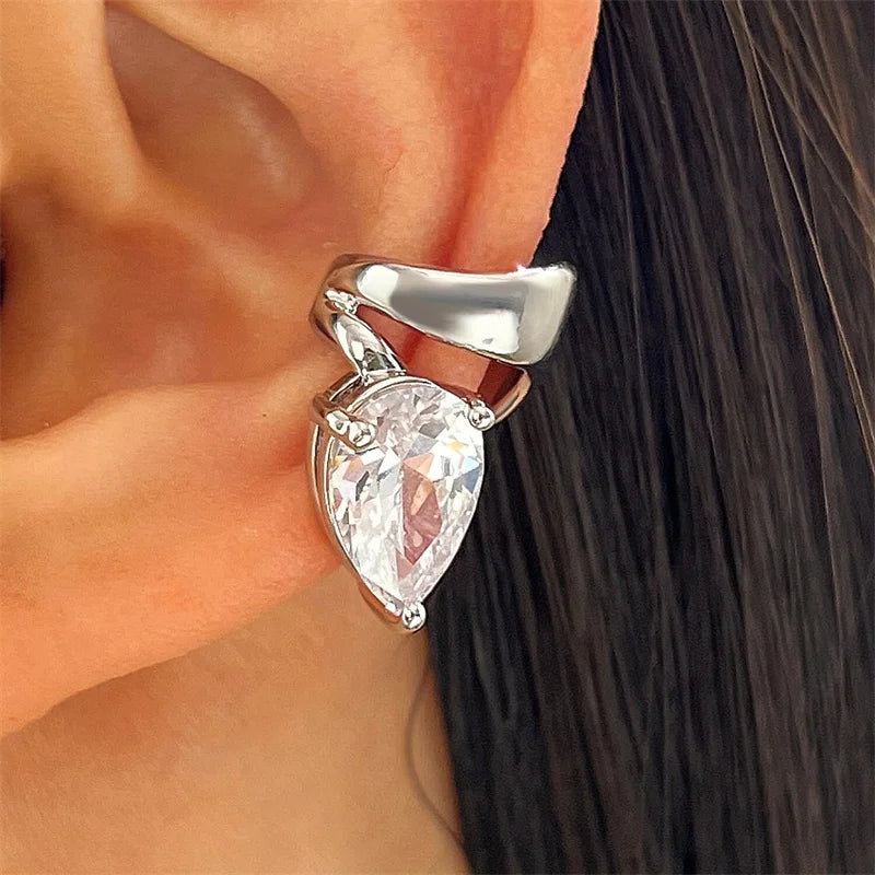 Avelisse Rhinestone Ear Clip – Women’s Gold-Colour Non-Piercing Earcuff | Geometric Sparkle Detail | Everyday Fashion Jewellery
