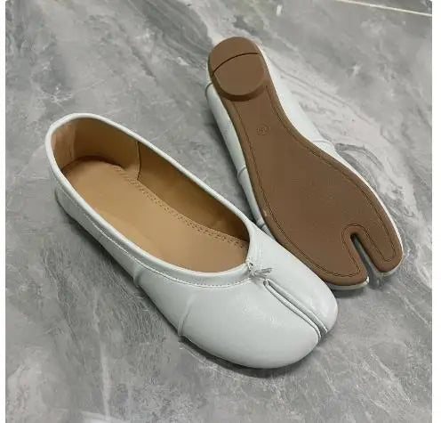 Tabielle Split-Toe Flats – Women's Leather-Look Shoes