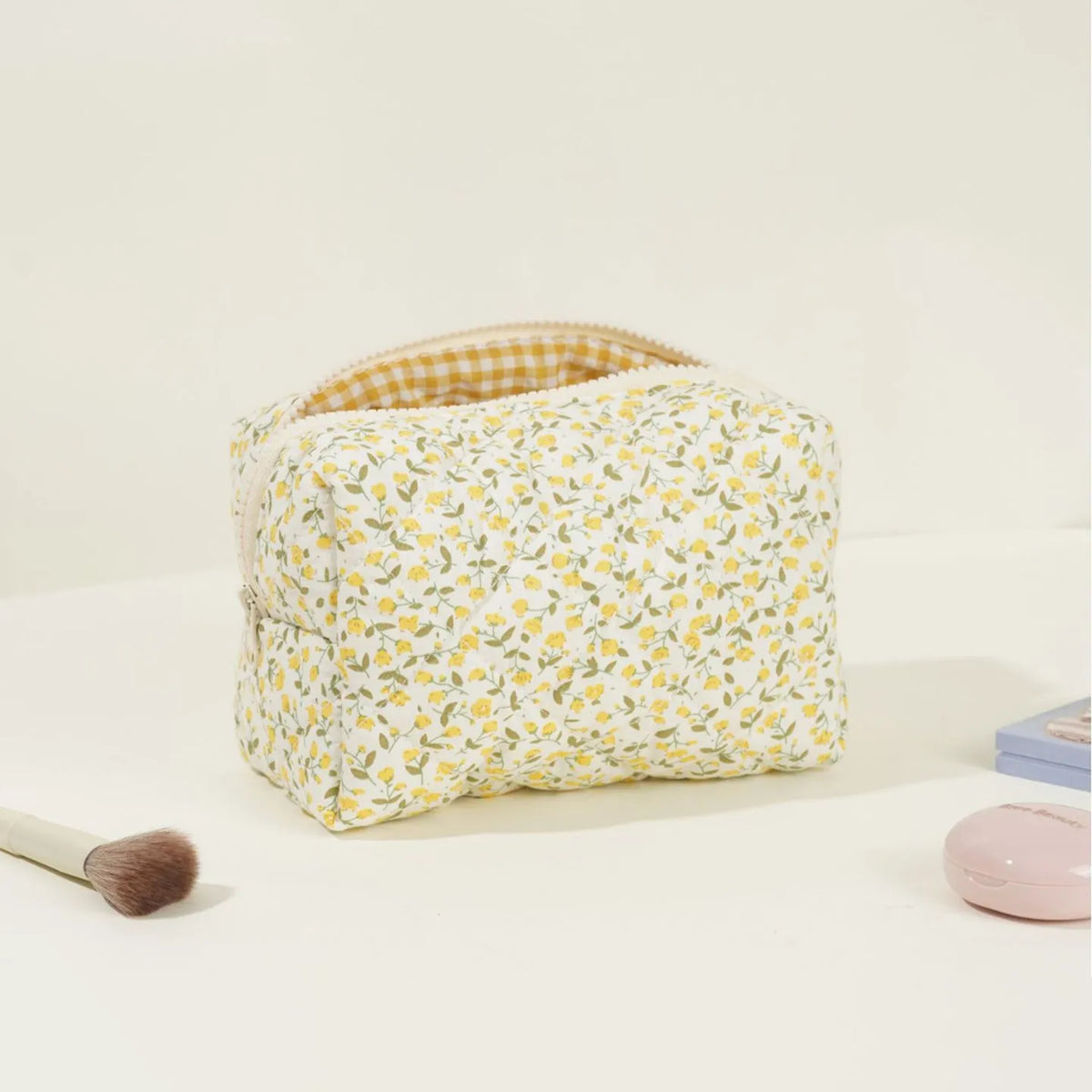 Florelle Personalised Floral Makeup Bag – Custom Name Embroidered Quilted Cosmetic Pouch | Women’s Travel Toiletry Organiser | Personalised Beauty Gift