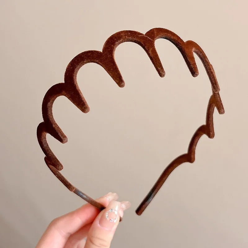 Veloura Fluffy Comb Headband – Women’s Non-Slip U-Shaped Hairband with Teeth | Soft Velvet-Look Hair Hoop | Everyday Hair Accessory