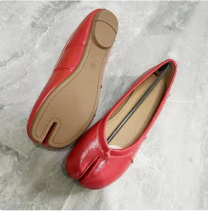 Tabielle Split-Toe Flats – Women's Leather-Look Shoes