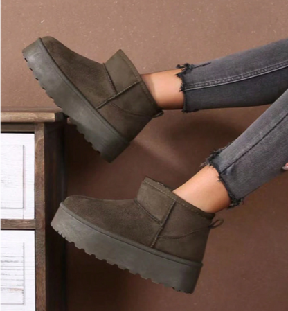 Brinelle Fur-Lined Platform Snow Boots – Women’s Suedette Winter Slip-On Shoes | Thick Sole & Cosy Lining | Autumn Winter Footwear
