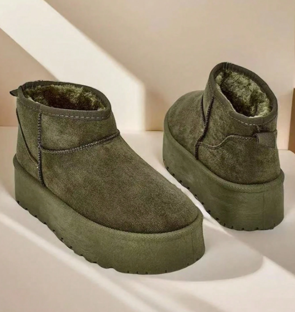 Brinelle Fur-Lined Platform Snow Boots – Women’s Suedette Winter Slip-On Shoes | Thick Sole & Cosy Lining | Autumn Winter Footwear
