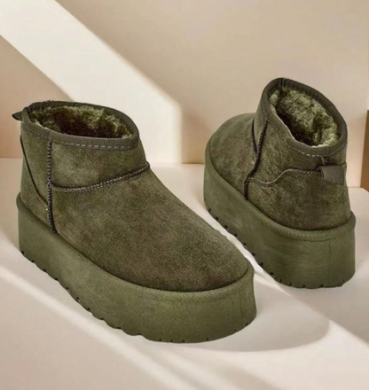 Brinelle Fur-Lined Platform Snow Boots – Women’s Suedette Winter Slip-On Shoes | Thick Sole & Cosy Lining | Autumn Winter Footwear