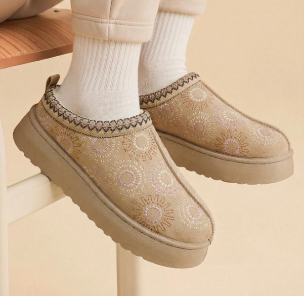 Velmora Fur-Lined Platform Snow Boots – Women’s Suedette Winter Slip-On Boots | Thick EVA Sole | Cosy Autumn Winter Footwear