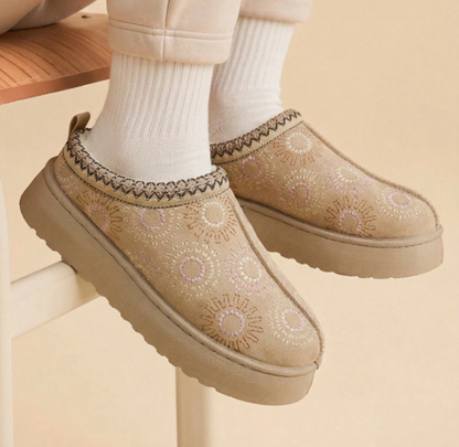 Velmora Fur-Lined Platform Snow Boots – Women’s Suedette Winter Slip-On Boots | Thick EVA Sole | Cosy Autumn Winter Footwear
