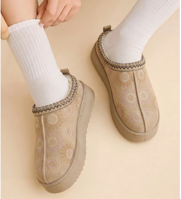Velmora Fur-Lined Platform Snow Boots – Women’s Suedette Winter Slip-On Boots | Thick EVA Sole | Cosy Autumn Winter Footwear