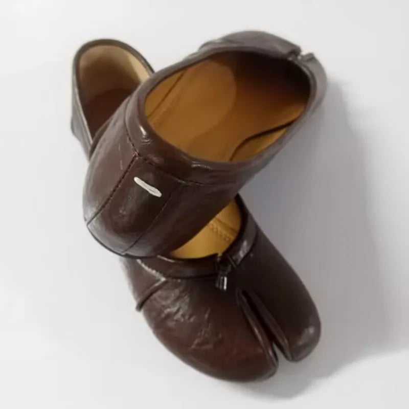 Tabielle Split-Toe Flats – Women's Leather-Look Shoes