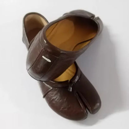Tabielle Split-Toe Flats – Women's Leather-Look Shoes